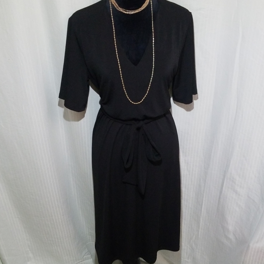 H&M V-neck Dress w/ Waist tie - Large - nwt